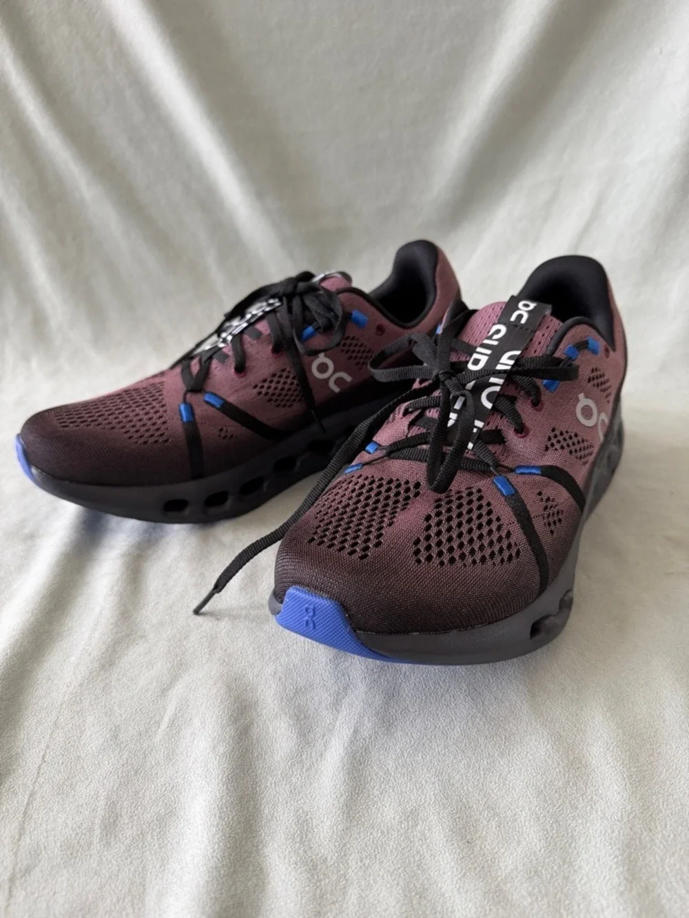 ON-RUNNING CLOUDSURFER PLUM MENS SIZE US 10 NWOT